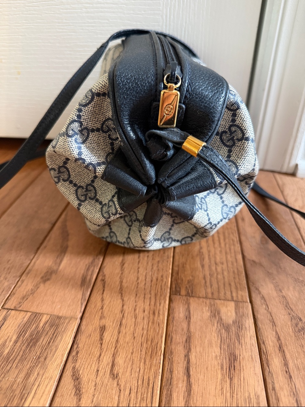 Vintage Gucci Beige GG Supreme Pouch with Black Leather Trim with Charm - Picture 9 of 9